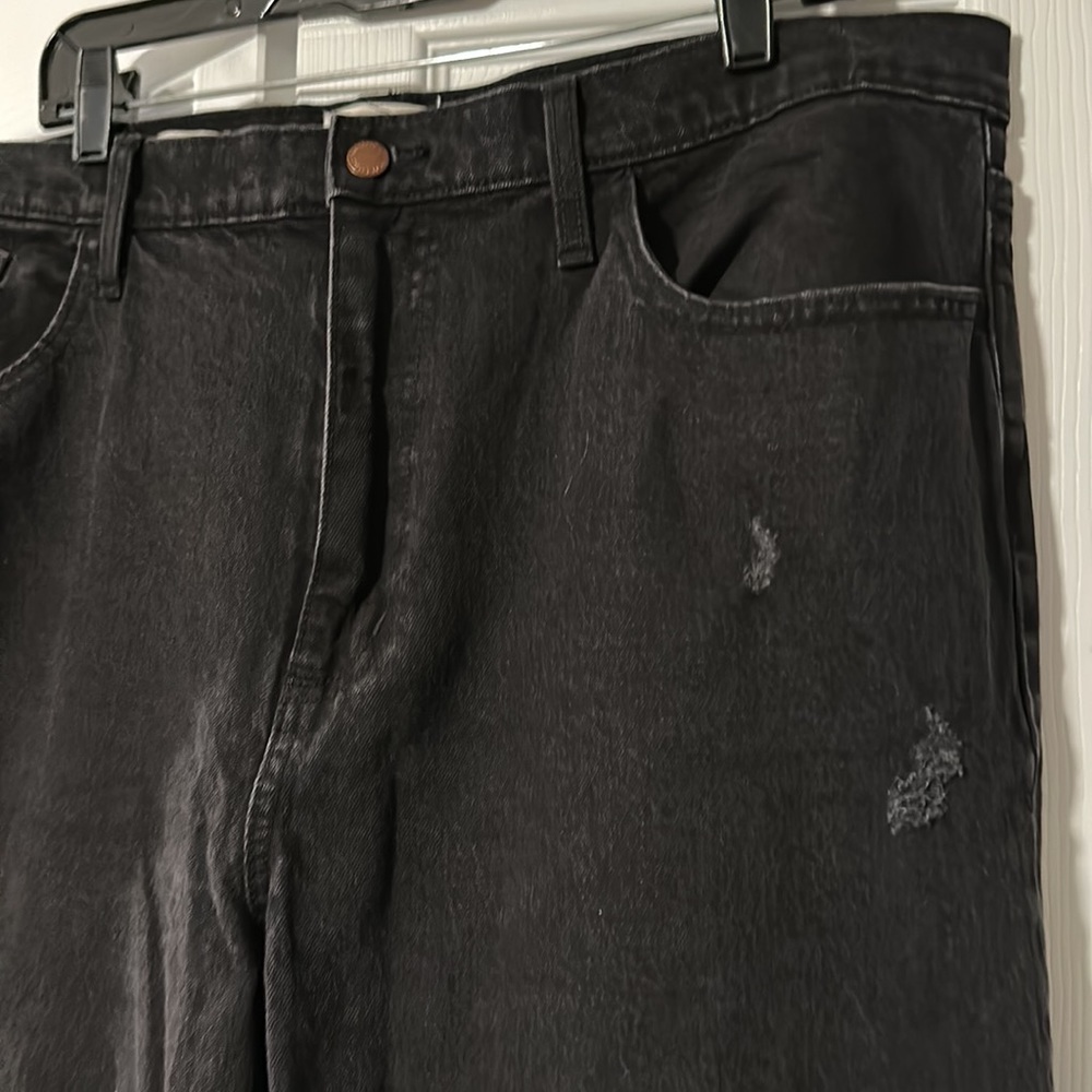 Black, Lightly Distressed, Universal Thread Jeans… - image 2